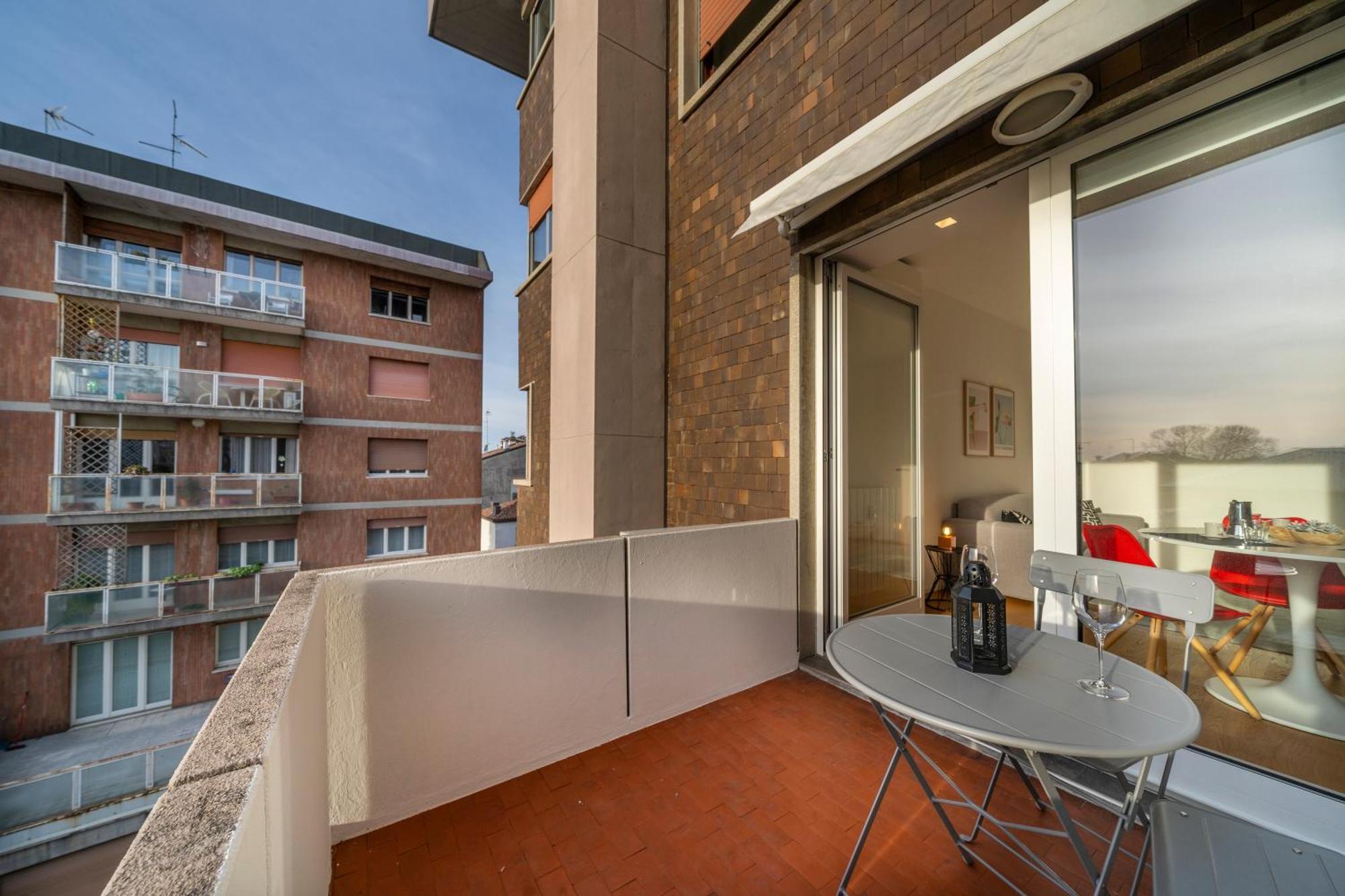 Cozy & Bright Apartment - W/ Balcony Udine Exterior foto