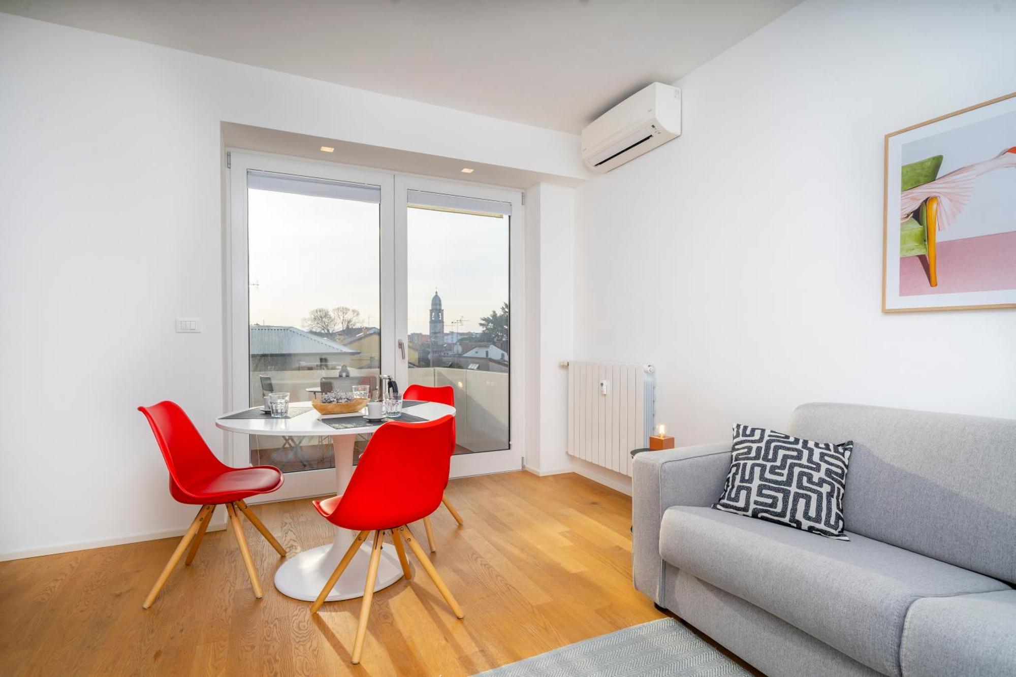 Cozy & Bright Apartment - W/ Balcony Udine Exterior foto